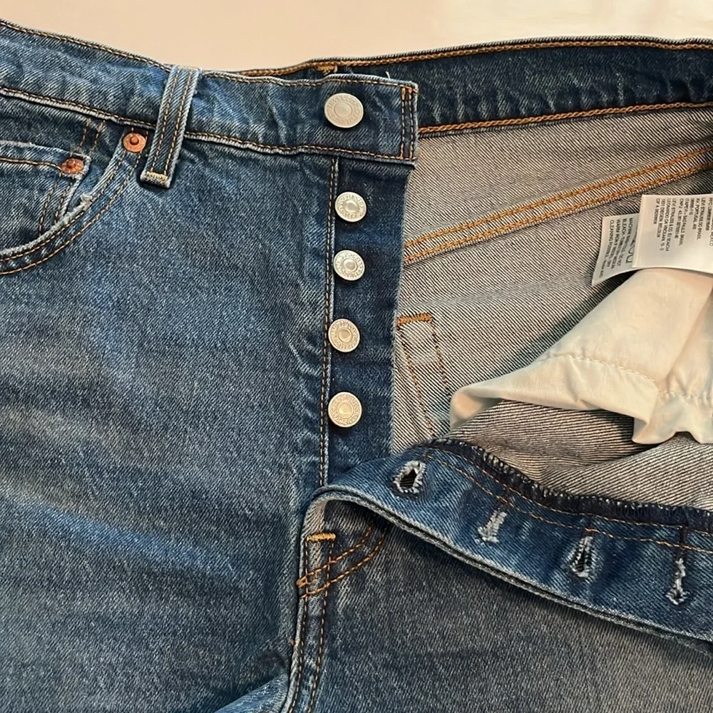 Levi’s Ribcage Shorts High Rise Size 31